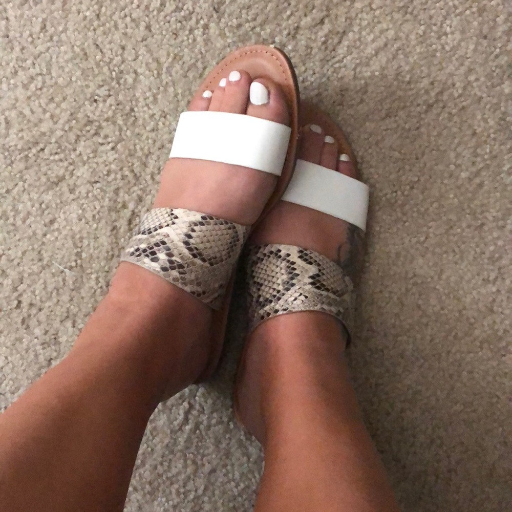 Sandals/slides